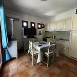 Relax In With Private Garden 2 Bedrooms 公寓 奧爾比亞