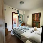 Relax In With Private Garden 2 Bedrooms 公寓 奧爾比亞