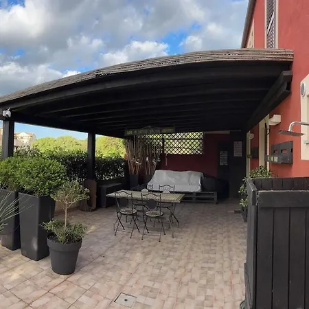 Relax In With Private Garden 2 Bedrooms Appartamento Olbia