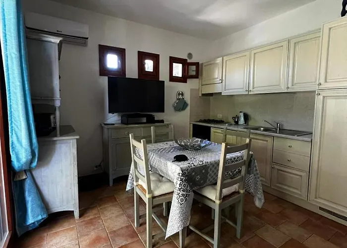 Relax In With Private Garden 2 Bedrooms Appartamento Olbia